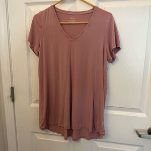 BLACK FRIDAY DEAL! HUE dusty rose tshirt. Small hi-low. V-neck. Sz. Large.